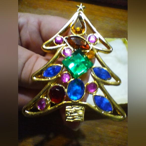 Vintage Gold Coloured Christmas Tree Brooch With Brightly Coloured Stones - Picture 8 of 8